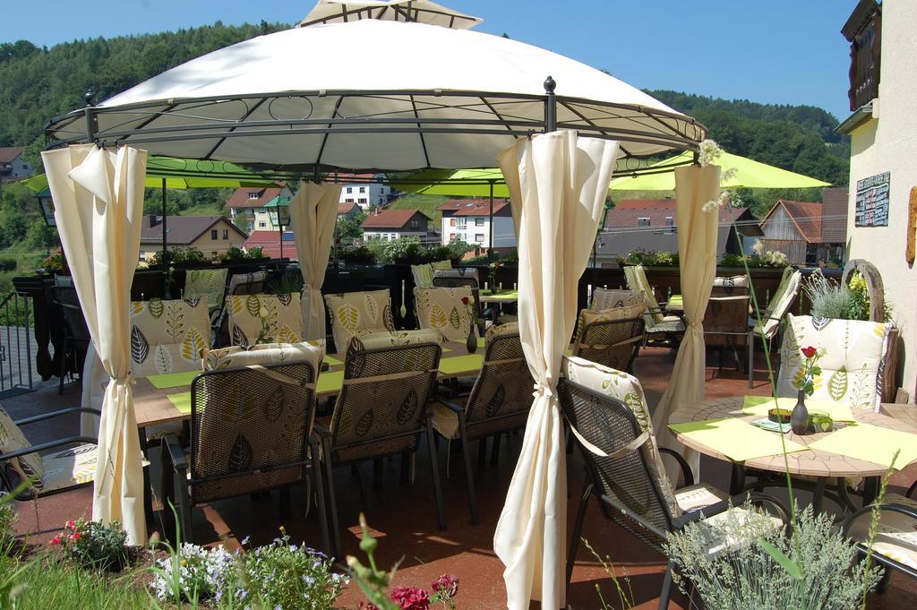 Hotel Gruener Baum Mit Restaurant & Wellness Oberzent Exterior photo
