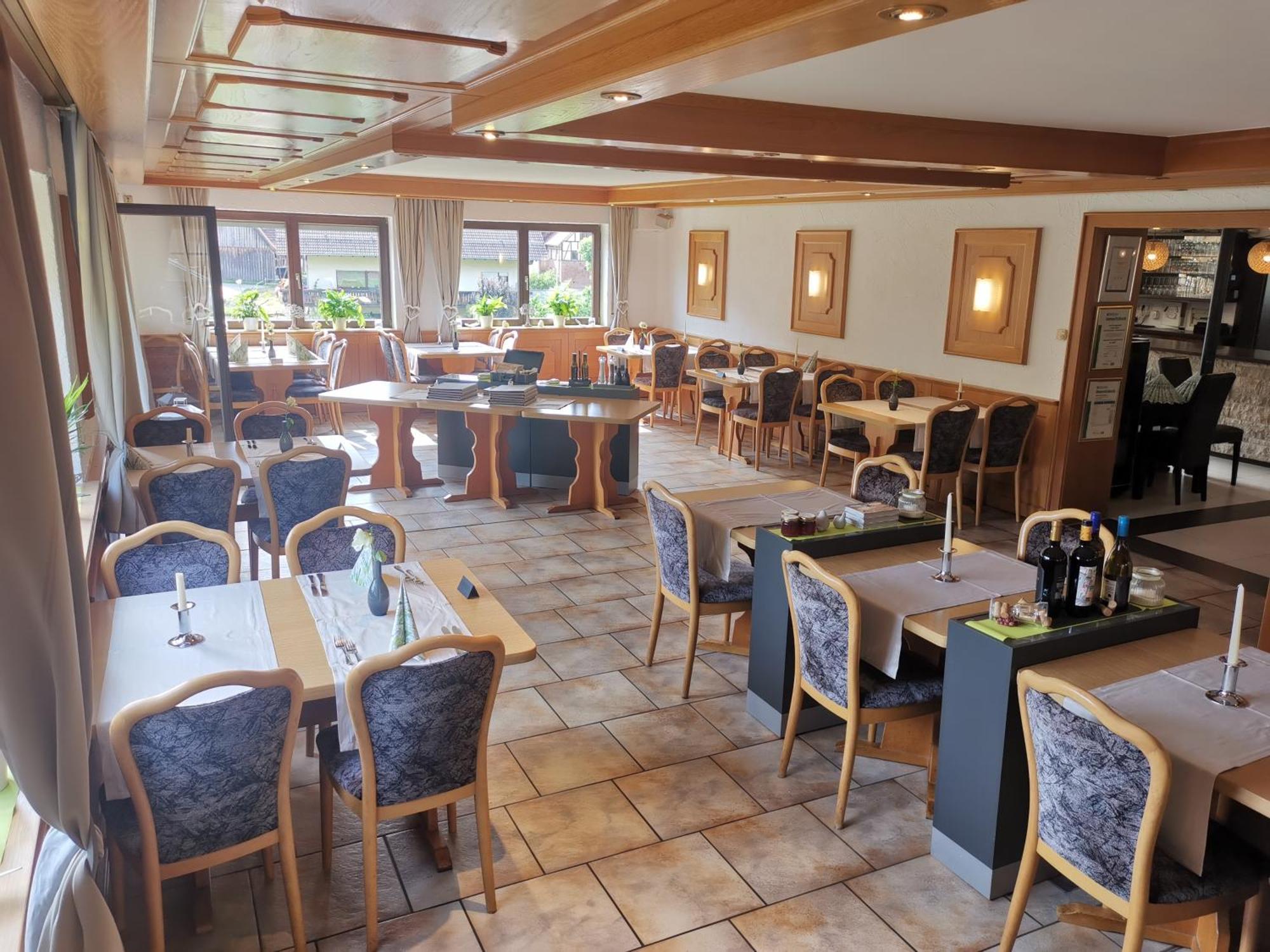Hotel Gruener Baum Mit Restaurant & Wellness Oberzent Exterior photo