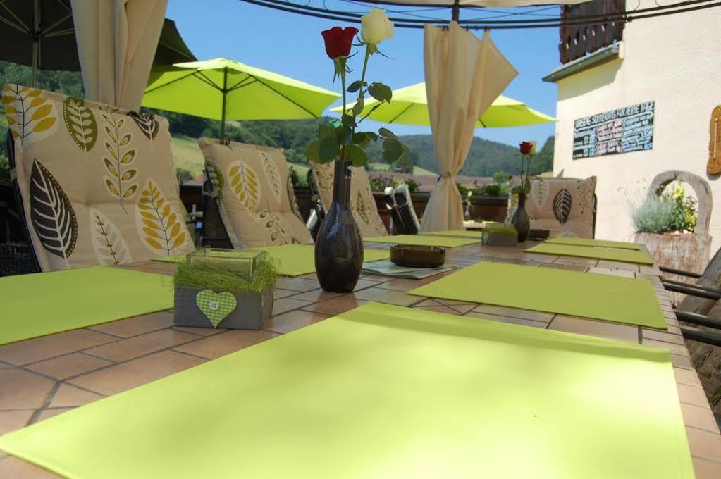 Hotel Gruener Baum Mit Restaurant & Wellness Oberzent Exterior photo
